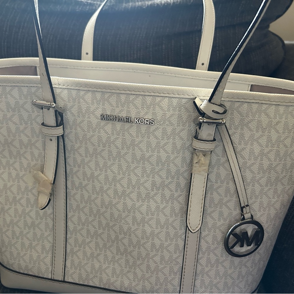 Michael Kors White Tote Bag-NEVER BEEN USED! - Picture 6 of 7